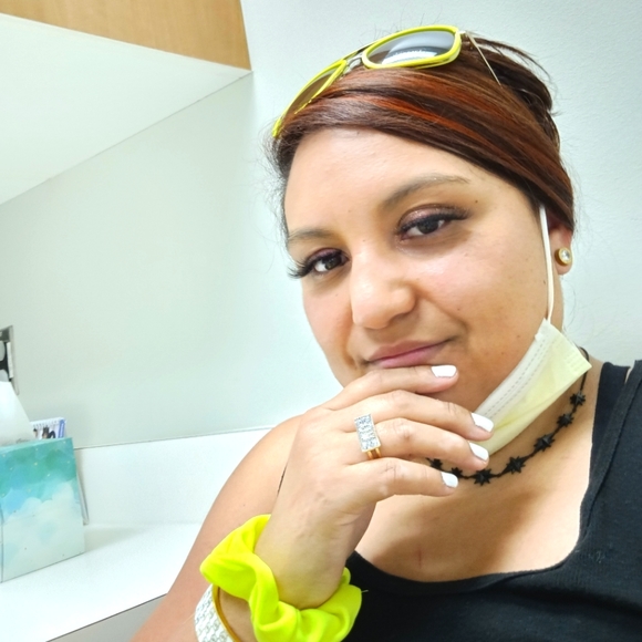 Meet your Posher, Tiffany - Picture 1 of 5